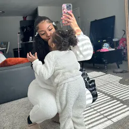 Ana |YOUNGMOM |CONTENT CREATOR