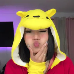 Selena Reyez 🥑