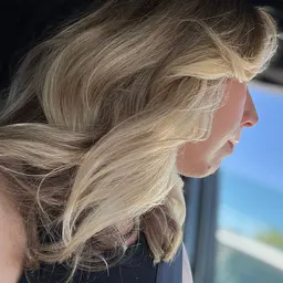 L🖤RI 📲 2739