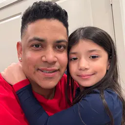 meghanboom y papá 💥