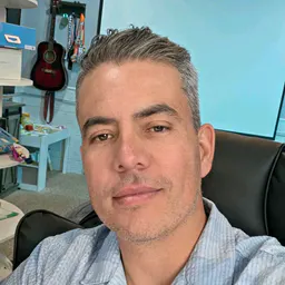 leonel Mora