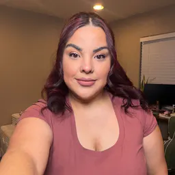 Anely | Curvy Fashion 🤎