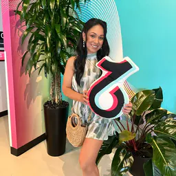 Cynthia | 42yr Single Mom ❤️