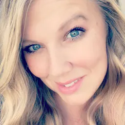 Brandi Nicole | Live Host
