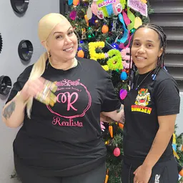 realista.curvyfinds