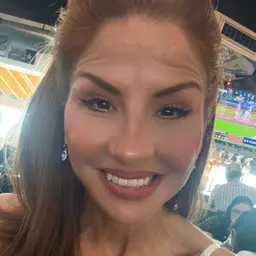 SilkyReddGirl