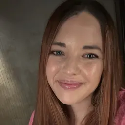 Caitlin ✨🩷🫧🧴