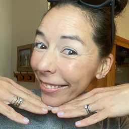 Steph | Mom Friend Finds 🗝️