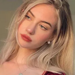 Chloe.Bennett