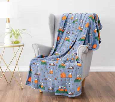 Berkshire Peanuts Halloween Plush 55x70 Throw
